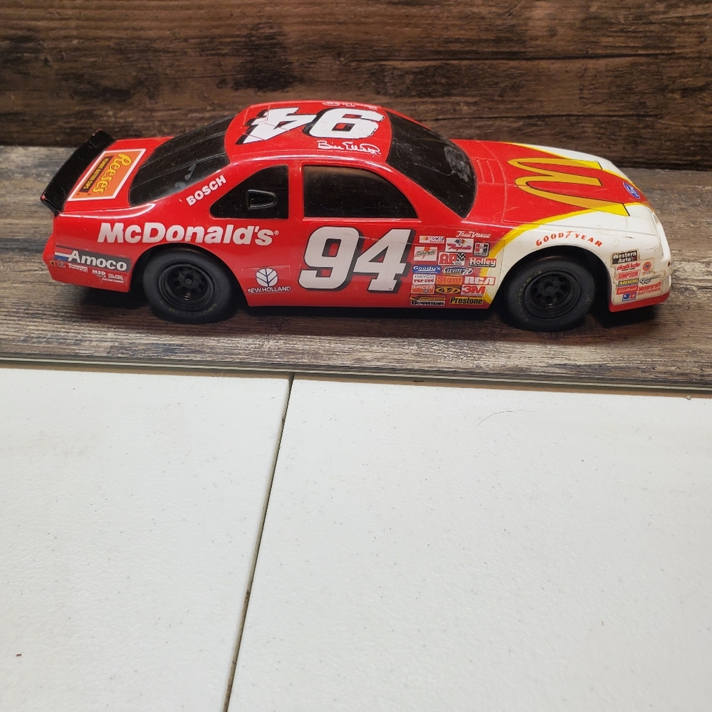 Toy Biz NASCAR #94 Bill Elliott Red Toy Car - 1997‎ McDonalds Corp - 1:64